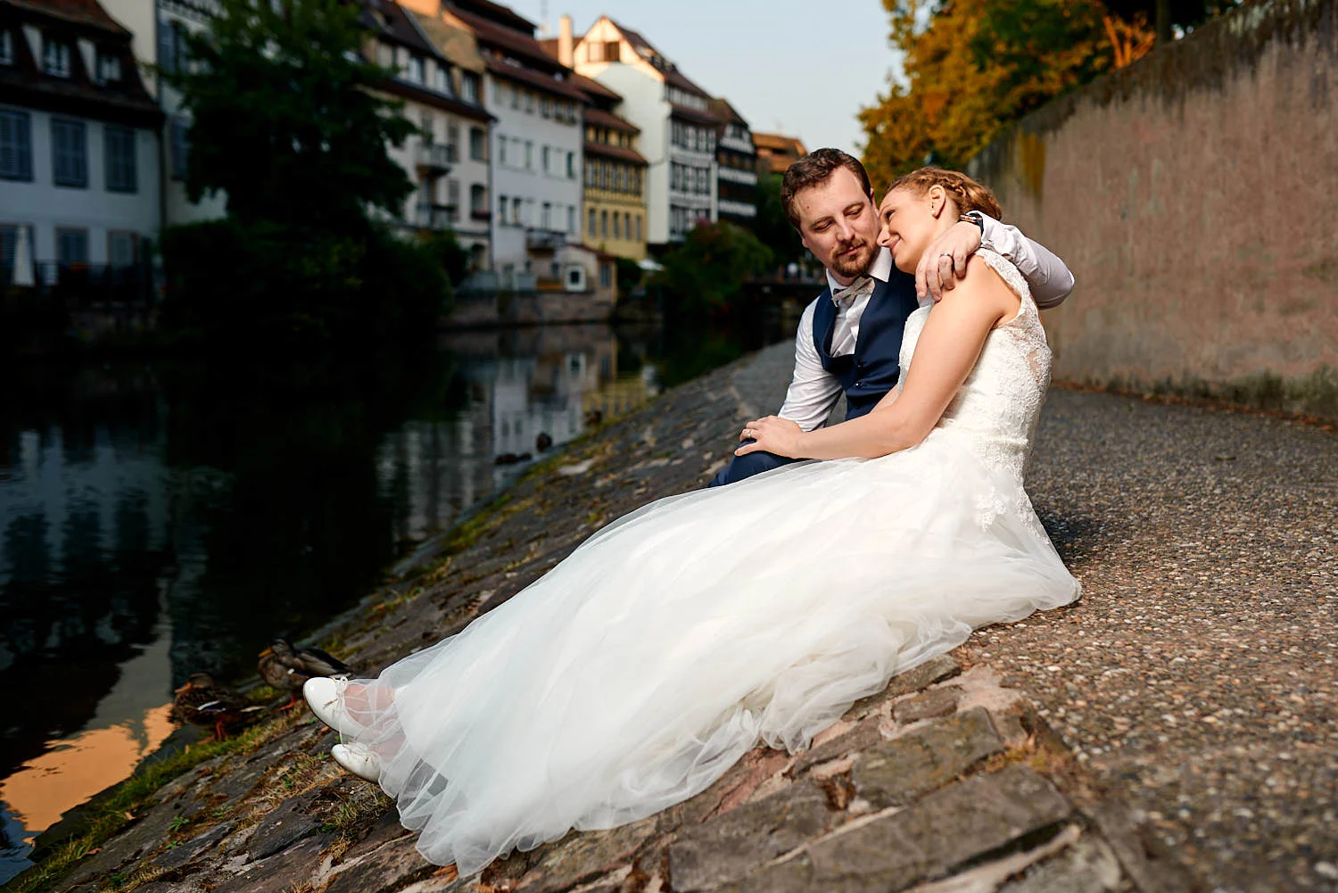 photo couple mariage day after romantique strasbourg petite france cathedrale dites cheese 008