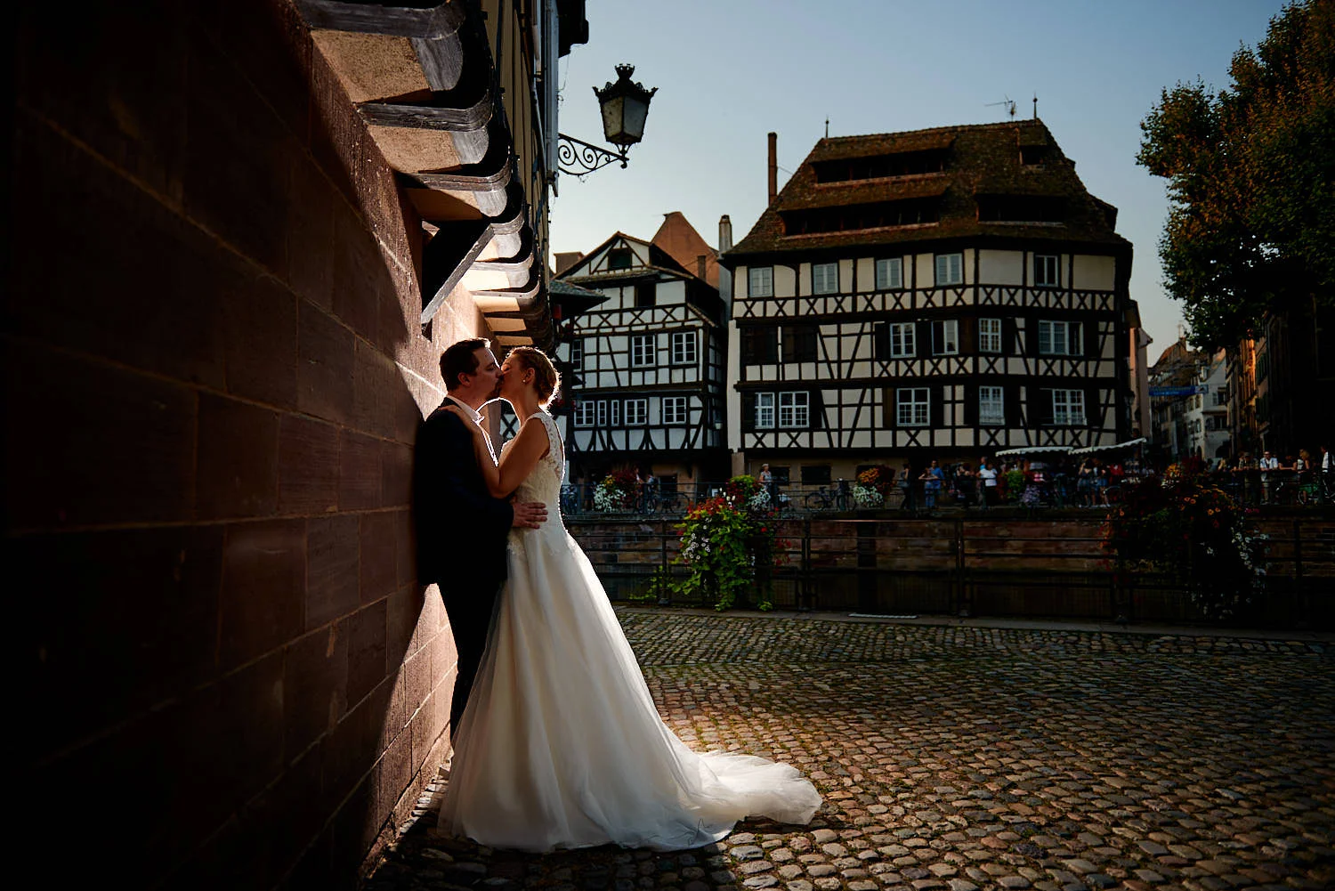 photo couple mariage day after romantique strasbourg petite france cathedrale dites cheese 012