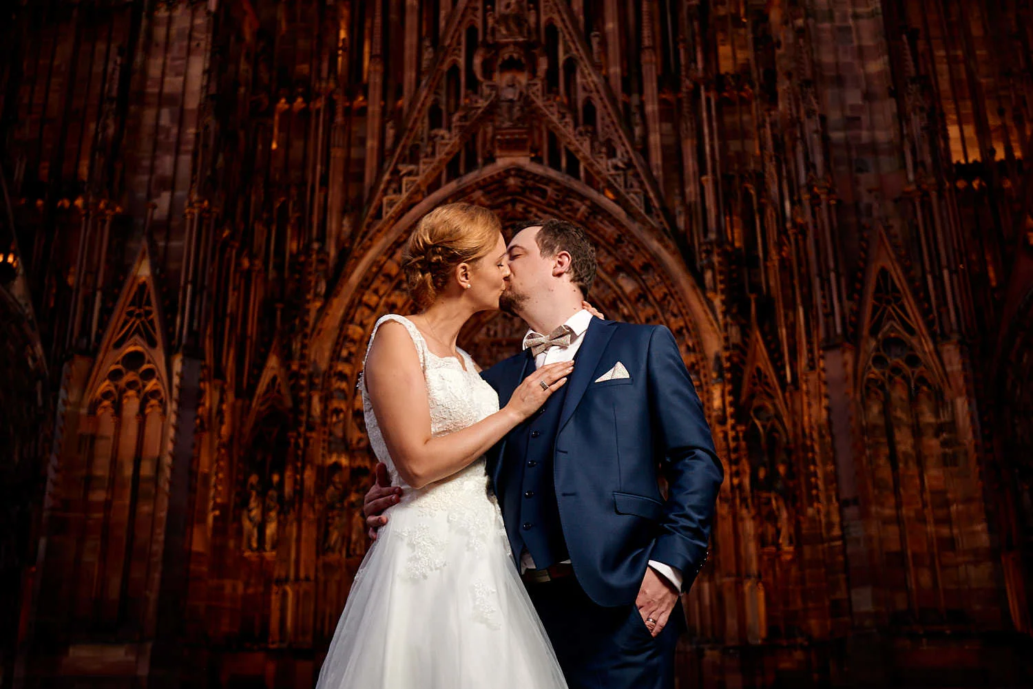 photo couple mariage day after romantique strasbourg petite france cathedrale dites cheese 015